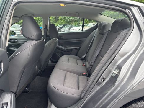 Used 2025 Nissan Altima 2.5 SV FWD image 21