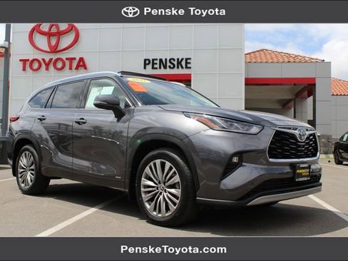 Used 2022 Toyota Highlander Platinum AWD/4WD image 1
