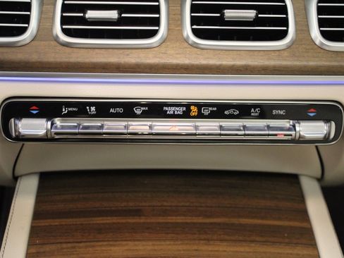 Certified 2025 Mercedes-Benz GLS 450 4MATIC image 38