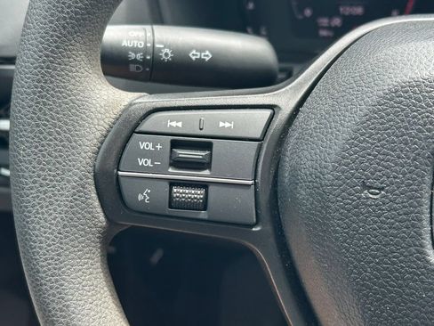 Used 2025 Honda Accord SE image 31