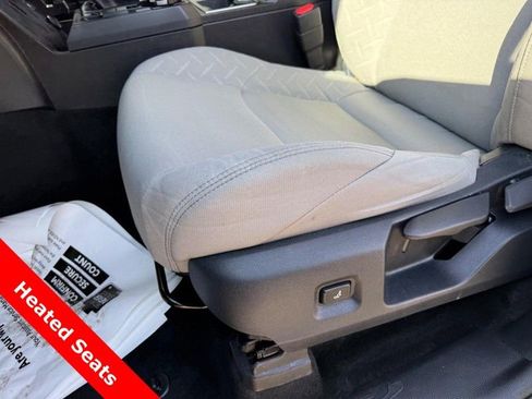 Used 2025 Toyota Tacoma SR5 AWD/4WD image 17