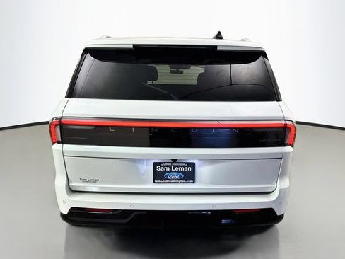 Used 2025 Lincoln Navigator L Reserve AWD/4WD image 6