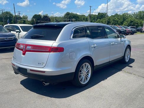 Used 2019 Lincoln MKT AWD image 6