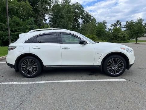 Used 2017 INFINITI QX70 AWD w/ Limited Package image 10