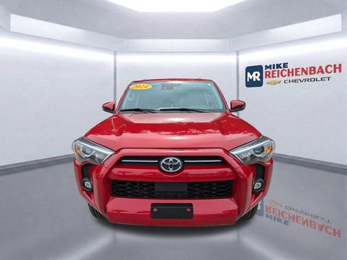Used 2024 Toyota 4Runner SR5 AWD/4WD image 9