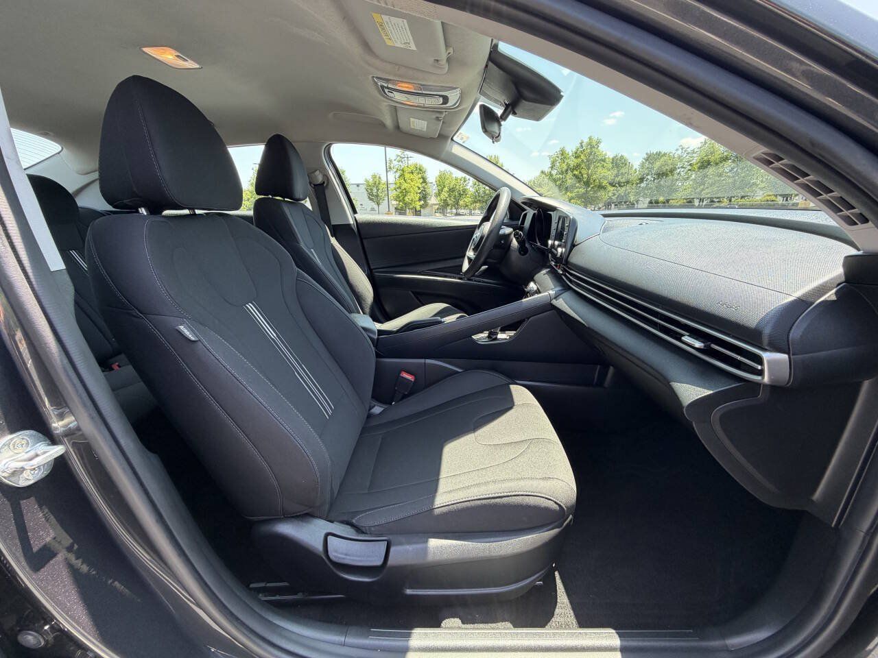 Used 2022 Hyundai Elantra SEL FWD image 16