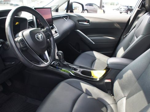 Used 2023 Toyota Corolla Cross XLE w/ Convenience Package FWD image 14