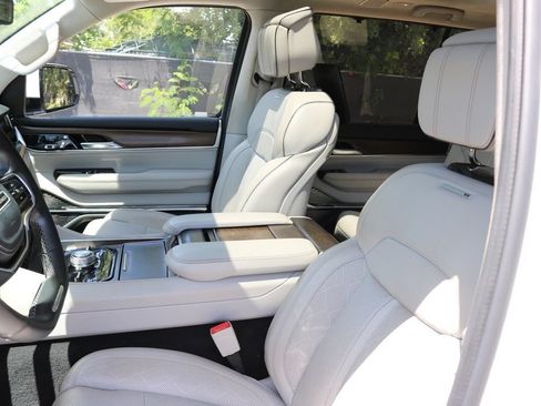 Used 2022 Jeep Grand Wagoneer Series II w/ Premium Group II AWD/4WD image 13