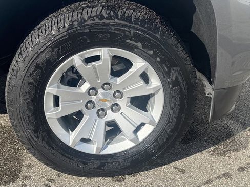 Used 2022 Chevrolet Colorado LT w/ LT Convenience Package image 3