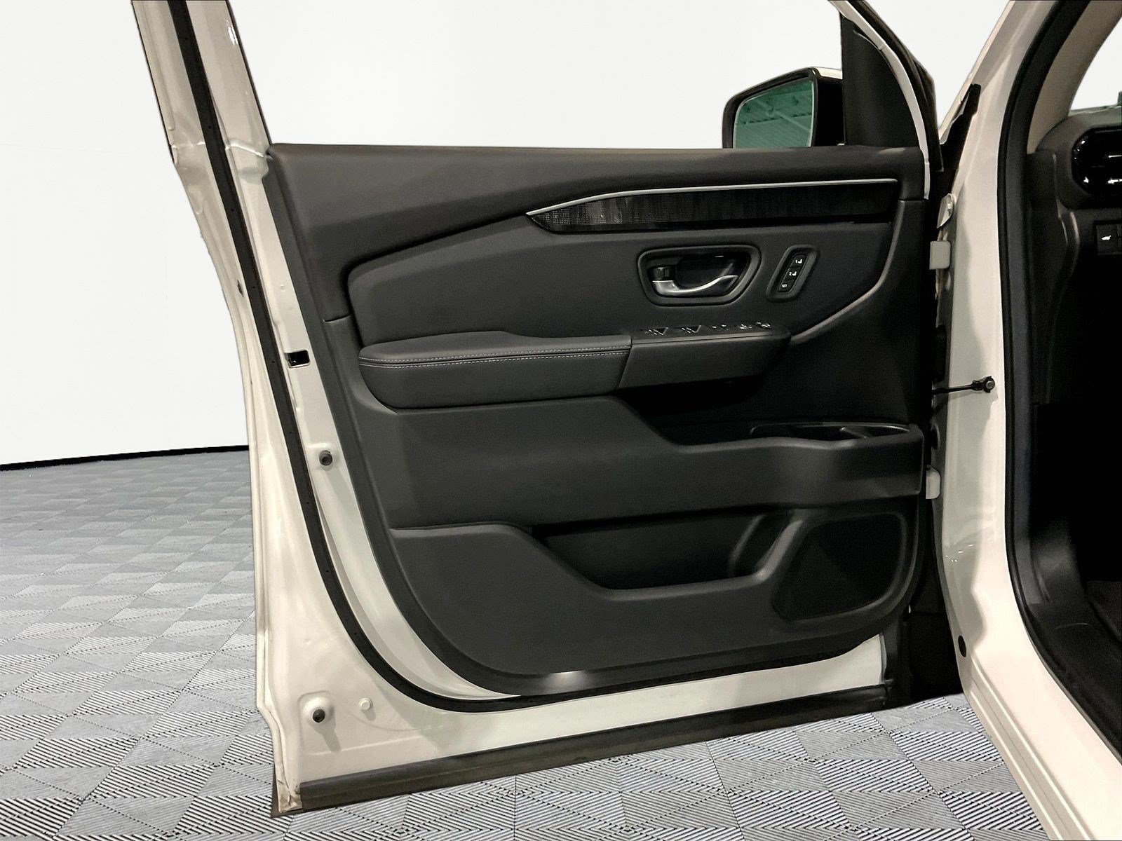 Used 2025 Honda Pilot Elite image 20