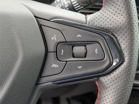 Used 2025 Chevrolet Trax RS w/ Sunroof Package FWD image 22