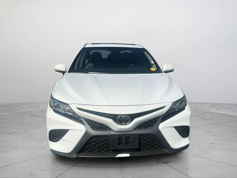 Used 2018 Toyota Camry SE w/ Moonroof Package FWD image 10