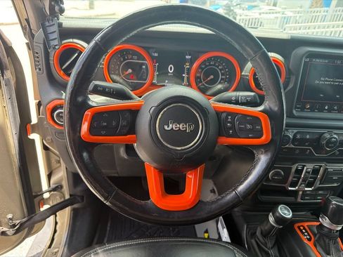 Used 2020 Jeep Gladiator Overland AWD/4WD image 16