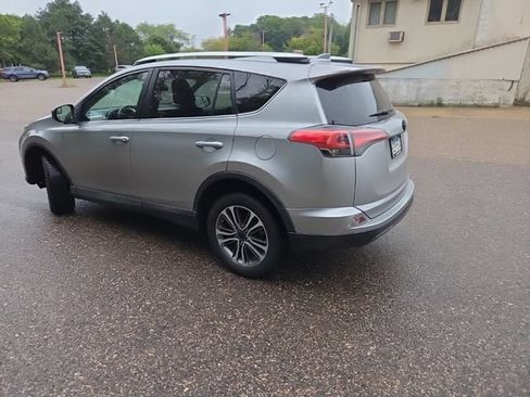 Used 2016 Toyota RAV4 LE AWD/4WD image 9