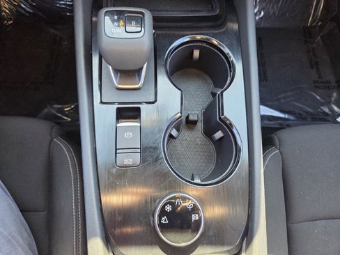 Used 2024 Nissan Rogue S image 22