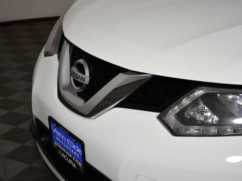 Used 2015 Nissan Rogue S AWD/4WD image 11
