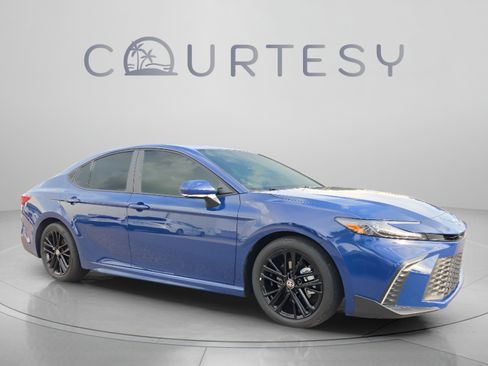 Used 2026 Toyota Camry SE FWD image 7