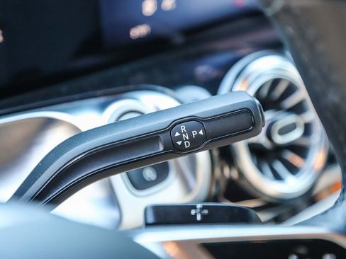 Certified 2025 Mercedes-Benz GLB 250 4MATIC image 20