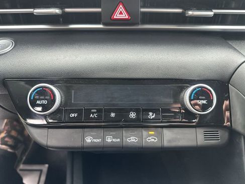 Used 2021 Hyundai Elantra SEL image 18