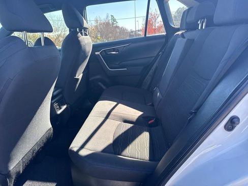 Used 2022 Toyota RAV4 SE image 14