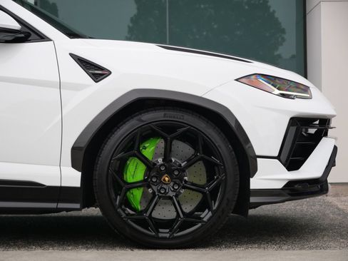 Used 2024 Lamborghini Urus Performante AWD/4WD image 9