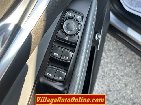 Used 2019 Buick Enclave Essence AWD/4WD image 11