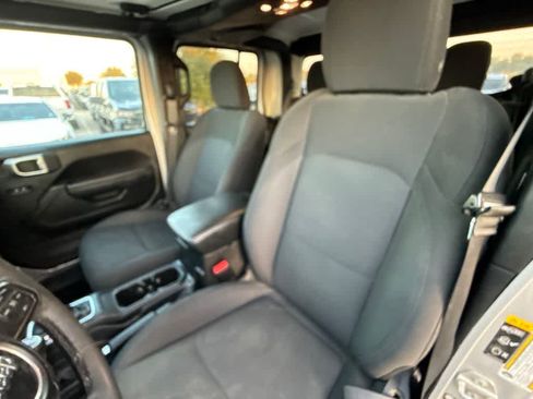 Used 2023 Jeep Gladiator Sport AWD/4WD image 15