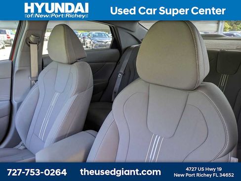 Certified 2025 Hyundai Elantra SEL FWD image 7