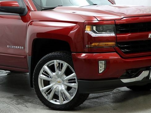 Used 2018 Chevrolet Silverado 1500 LT w/ All Star Edition image 3