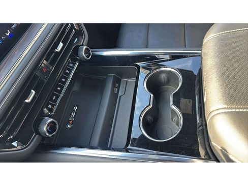 Used 2025 Chevrolet Tahoe Premier image 23