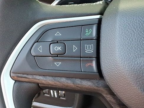 Used 2023 Jeep Grand Cherokee L Limited AWD/4WD image 23