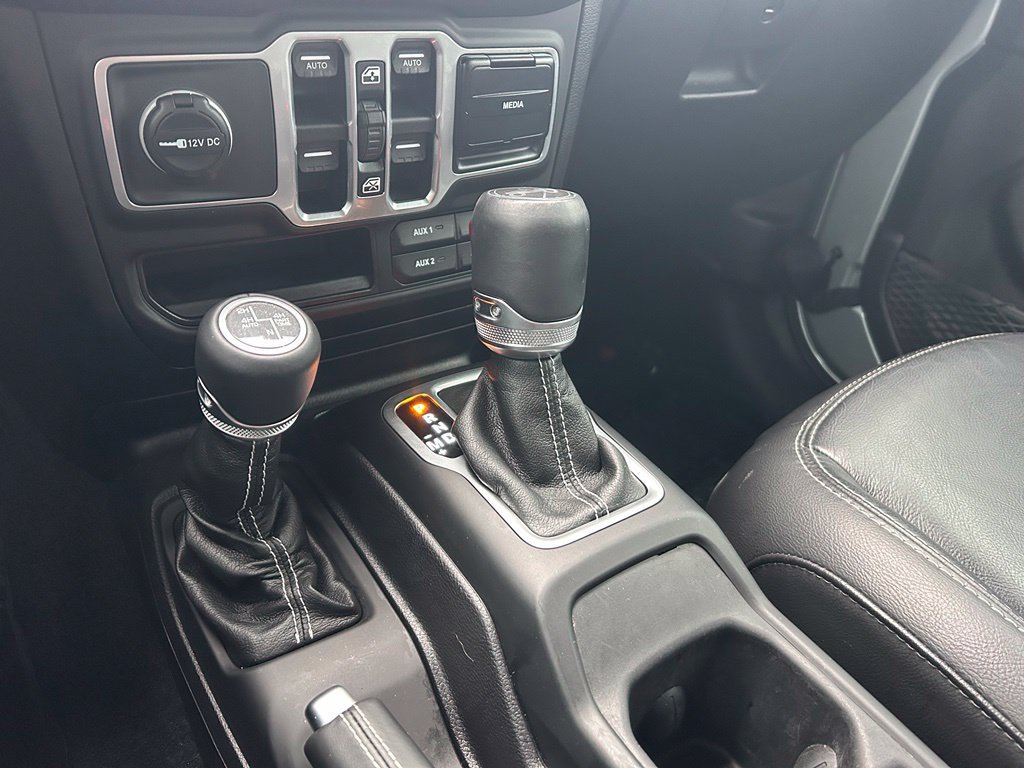 Used 2018 Jeep Wrangler Unlimited Sahara w/ Cold Weather Group AWD/4WD image 21