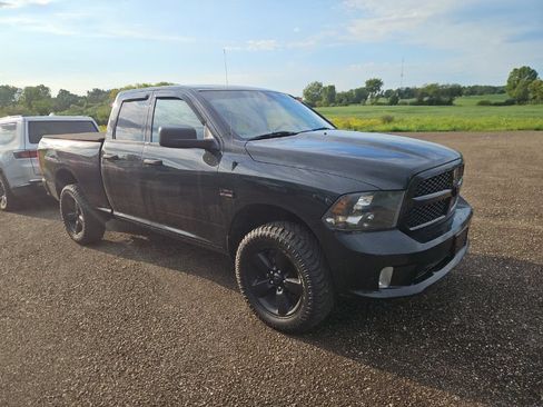 Used 2018 RAM 1500 Express w/ Express Value Package AWD/4WD image 3