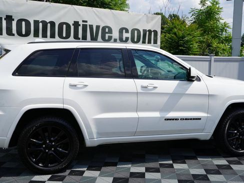 Used 2019 Jeep Grand Cherokee Altitude AWD/4WD image 6