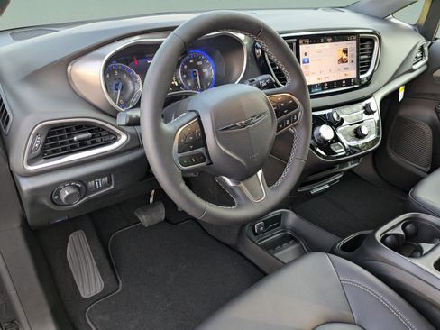 New 2026 Chrysler Voyager LX image 9