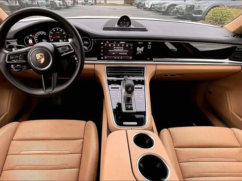 Used 2023 Porsche Panamera image 16