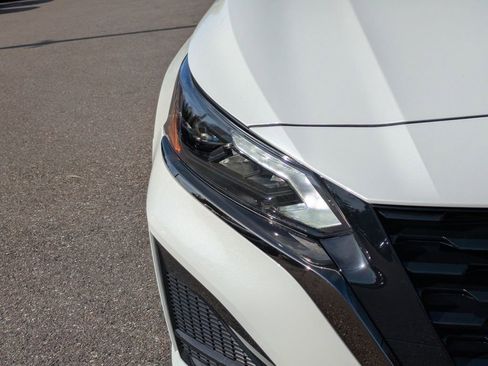 Used 2025 Nissan Altima 2.5 SR w/ SR Premium Package image 10