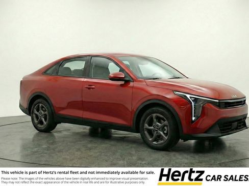 Used 2025 Kia K4 LXS image 1