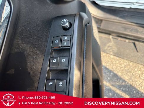 Used 2017 Toyota Tacoma TRD Off-Road w/ Tow Package AWD/4WD image 11