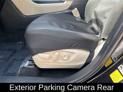 Used 2023 Toyota Highlander L image 16