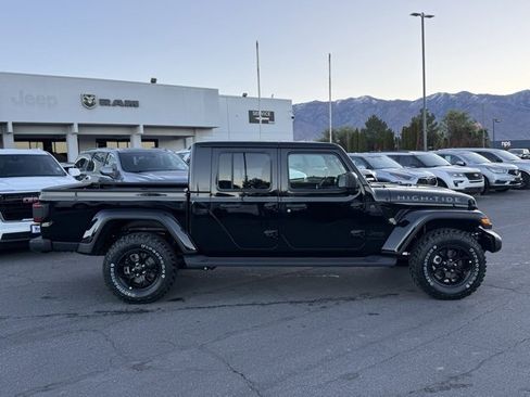 New 2025 Jeep Gladiator Sport image 5