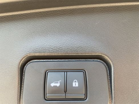 Used 2023 Nissan Rogue SL image 12