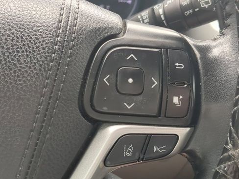 Used 2017 Toyota Highlander Limited image 26