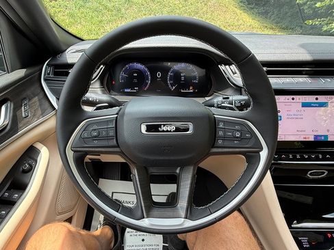 New 2026 Jeep Grand Cherokee Limited w/ Luxury Tech Group II AWD/4WD image 22
