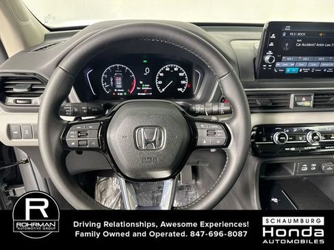 Used 2025 Honda Pilot EX-L image 11