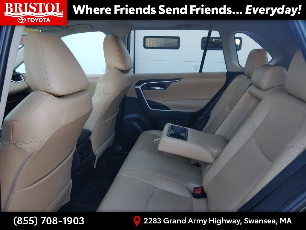 Used 2021 Toyota RAV4 XLE w/ Convenience Package AWD/4WD image 16