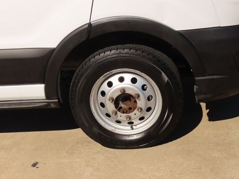 Used 2023 Ford Transit 250 Medium Roof image 9