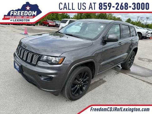 Used 2017 Jeep Grand Cherokee Altitude AWD/4WD image 1