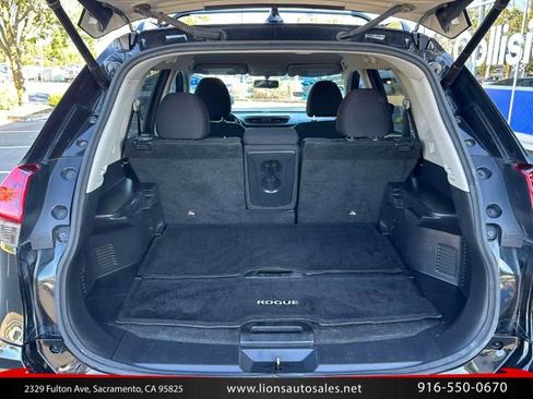 Used 2018 Nissan Rogue SV FWD image 11