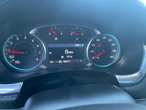 Used 2023 Chevrolet Traverse LT image 11